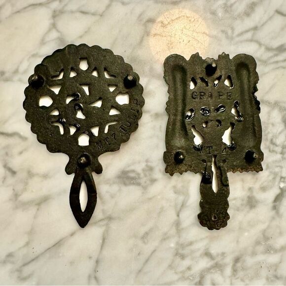 Pair of Vintage Cast Iron Mini Trivets Grapevine and Tulip - Picture 2 of 2